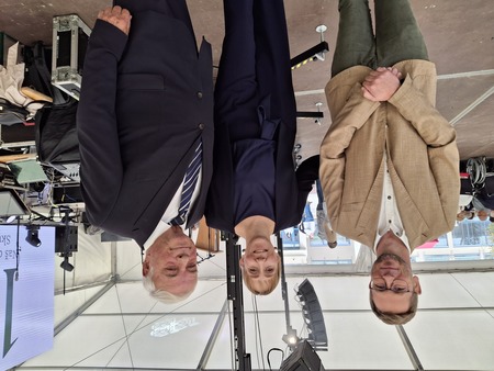 Od leve sekretar Skupnosti socialnih zavodov Slovenije Denis Sahernik_Direktorica Doma Taber Martina Martinčič in župan Franc Čebulj